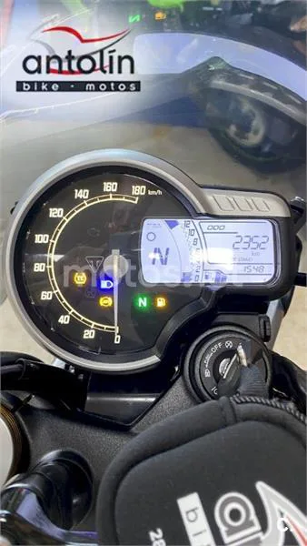 Triumph Speed 400 – Vista 13