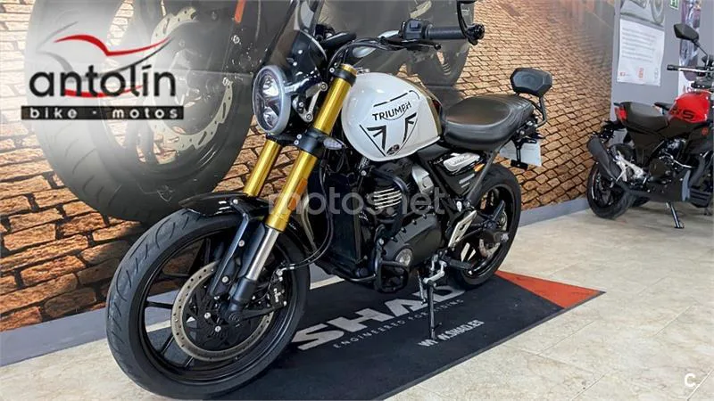 Triumph Speed 400 – Vista 15