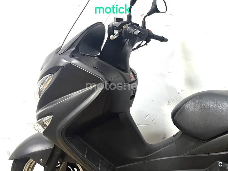 Suzuki Burgman 200 – Vista 6