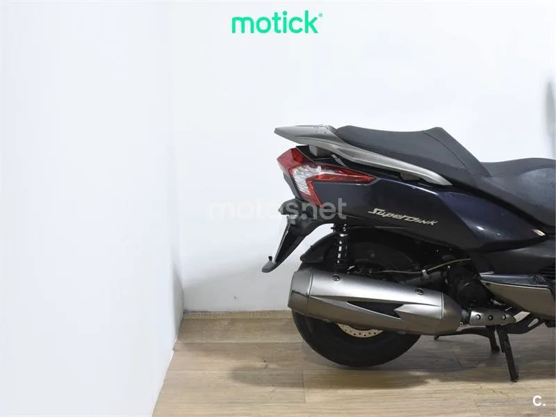 Kymco Super Dink 300 – Vista 3