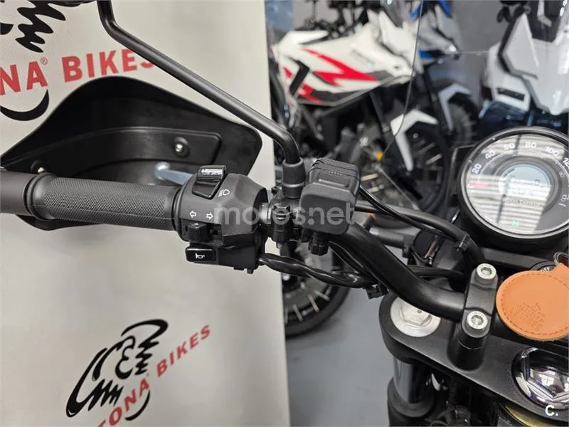Royal Enfield Scram 411 – Vista 14