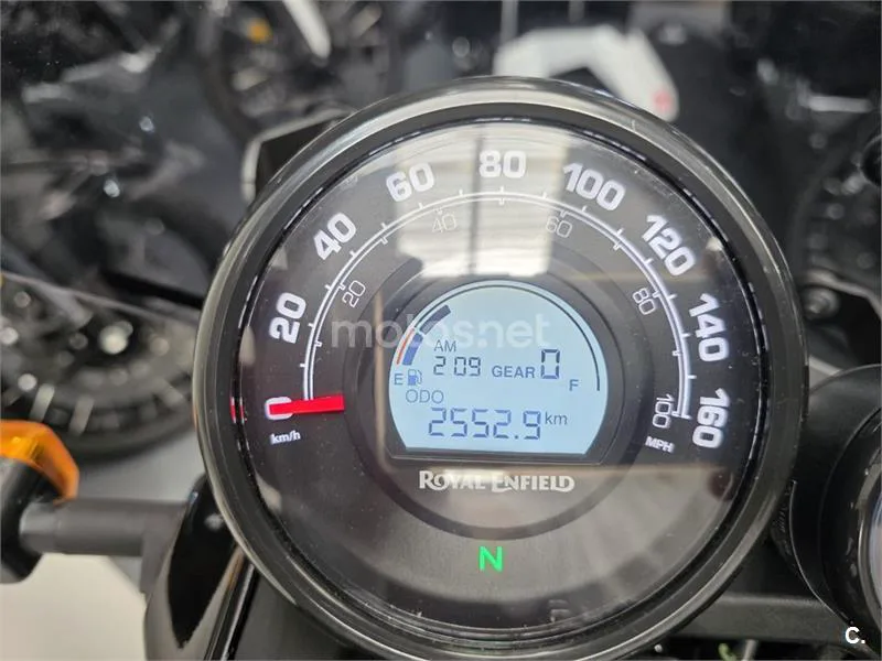 Royal Enfield Scram 411 – Vista 17