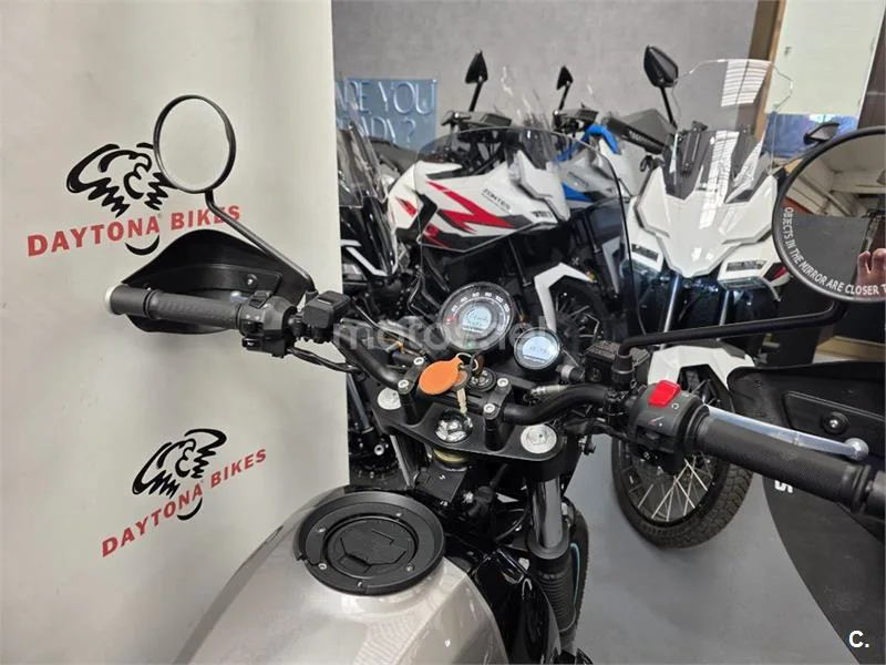 Royal Enfield Scram 411 – Vista 23