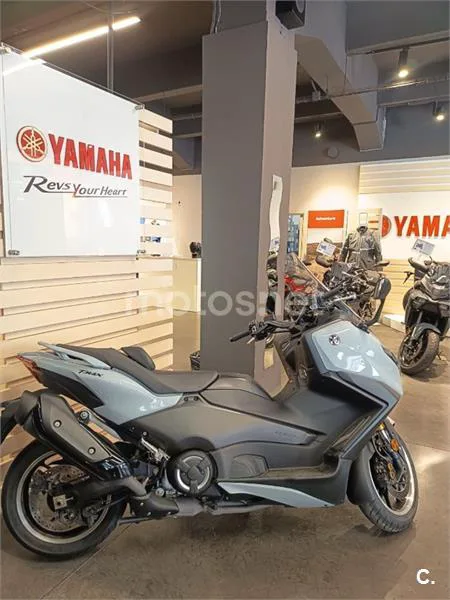 Yamaha TMAX – Vista 3