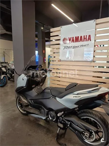 Yamaha TMAX – Vista 4