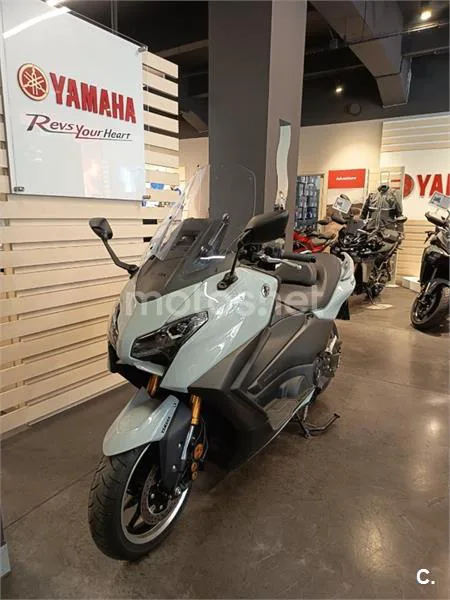 Yamaha TMAX – Vista 5