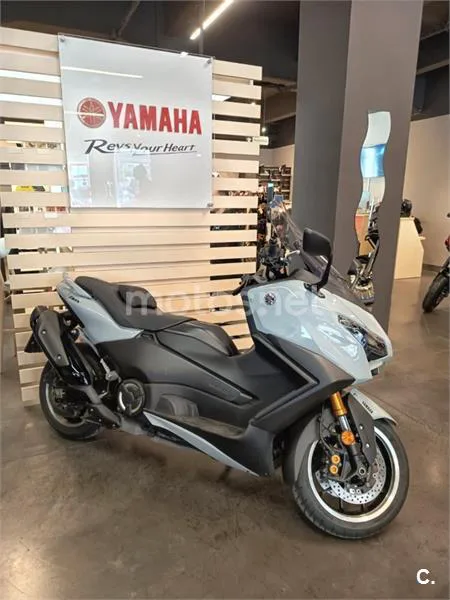 Yamaha TMAX – Vista 6