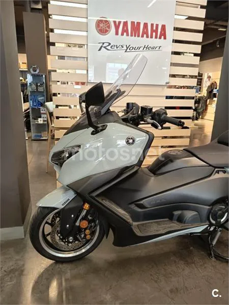 Yamaha TMAX – Vista 7