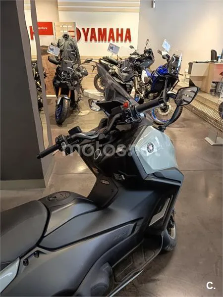 Yamaha TMAX – Vista 10