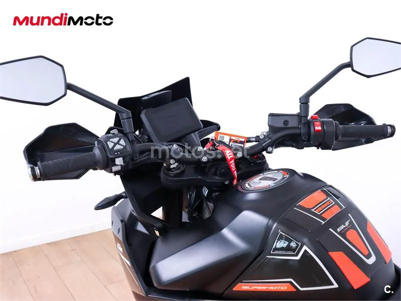 KTM 890 – Vista 11