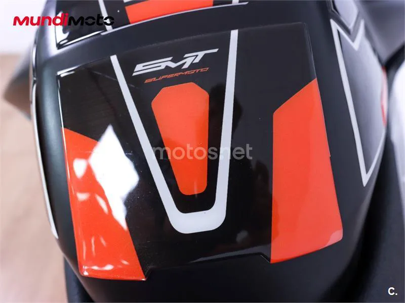 KTM 890 – Vista 15