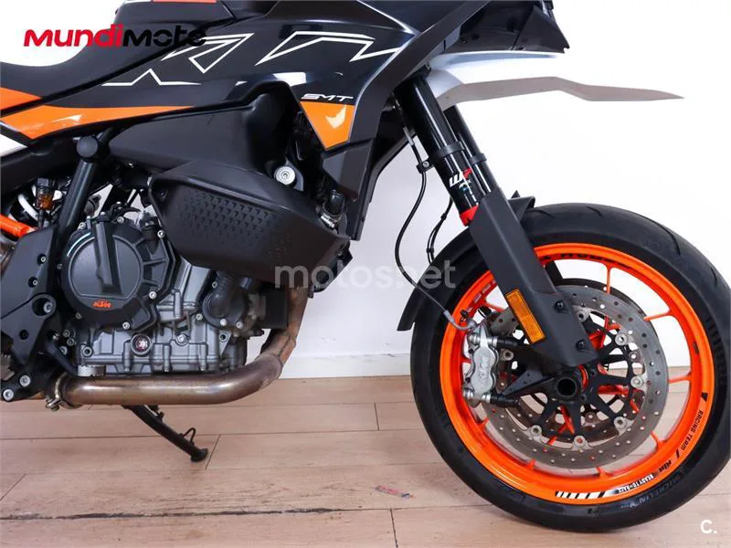KTM 890 – Vista 16