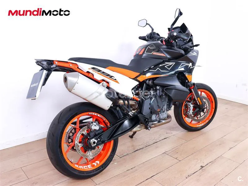 KTM 890 – Vista 3