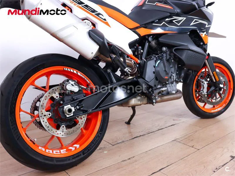 KTM 890 – Vista 4