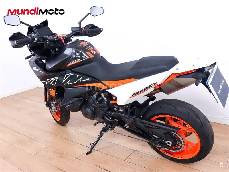 KTM 890 – Vista 8