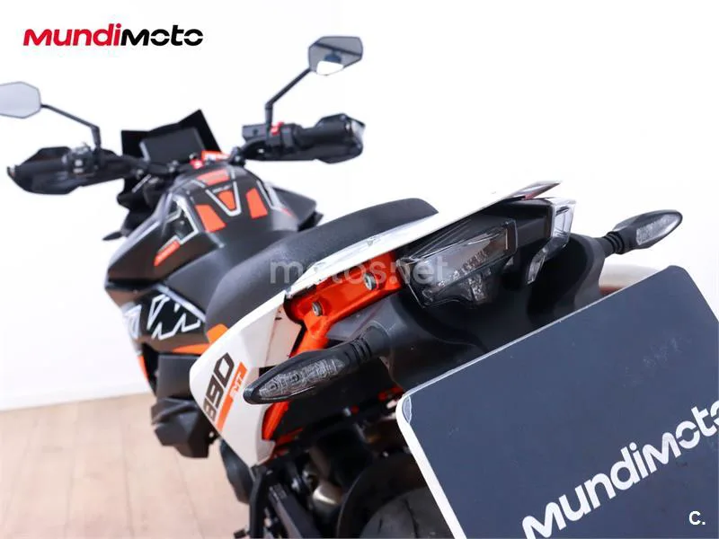 KTM 890 – Vista 9