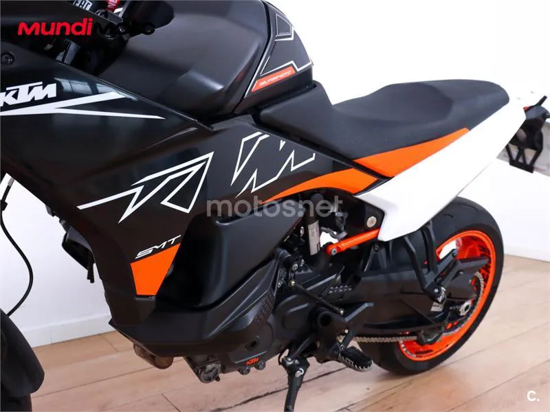 KTM 890 – Vista 10