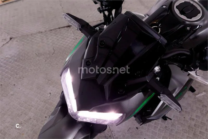 Kawasaki Z650 – Vista 17