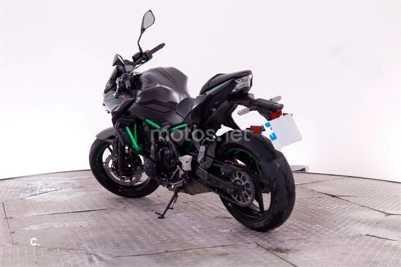 Kawasaki Z650 – Vista 7