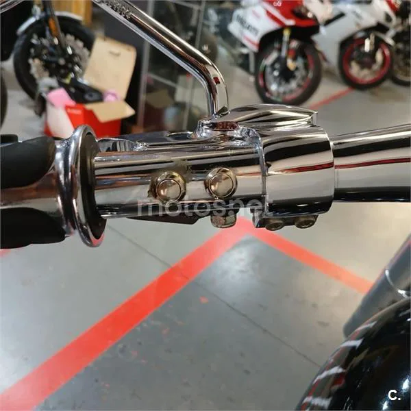 Harley-Davidson Dyna Wide Glide – Vista 7