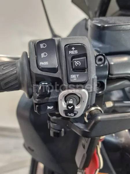 Yamaha TMAX – Vista 11