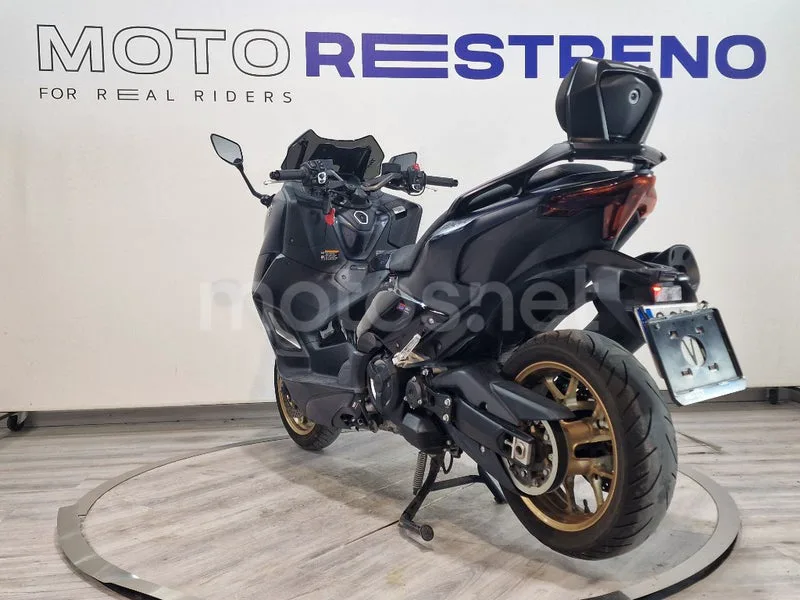 Yamaha TMAX – Vista 3
