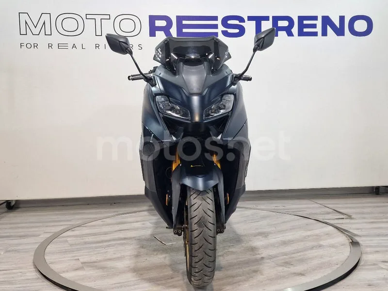 Yamaha TMAX – Vista 4
