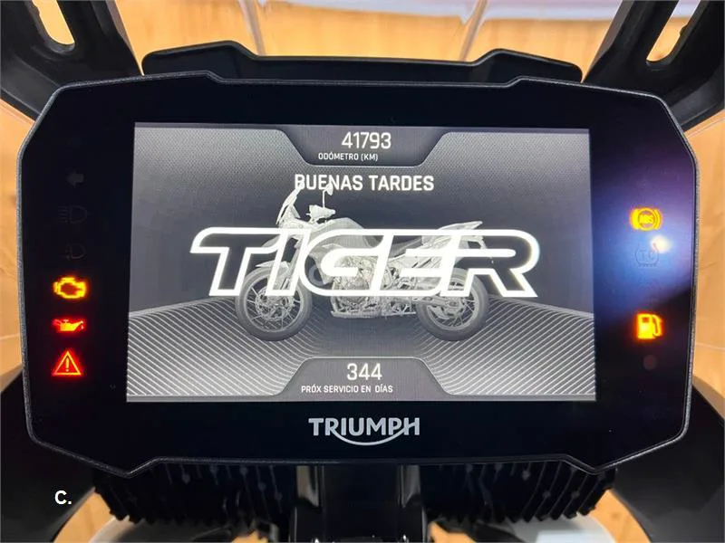 Triumph Tiger 900 – Vista 24