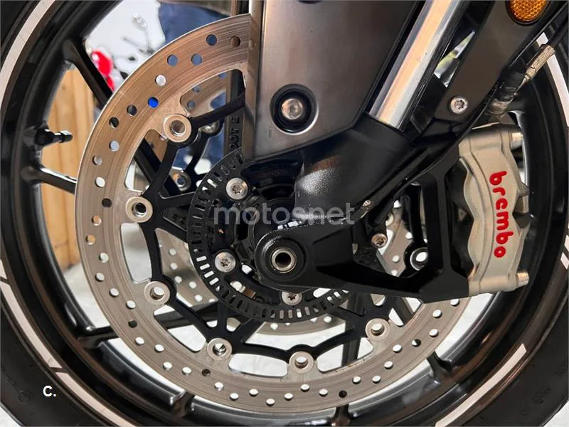 Triumph Tiger 900 – Vista 83