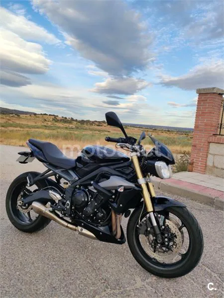 Triumph Street Triple – Vista 3