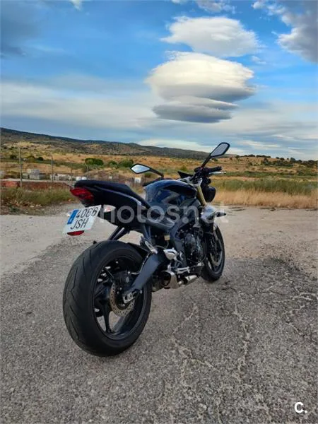 Triumph Street Triple – Vista 6