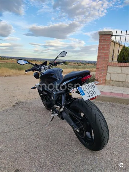 Triumph Street Triple – Vista 8