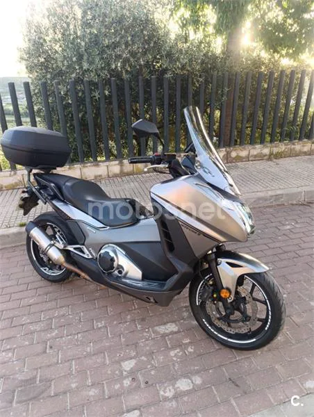 Honda Integra 750 S – Vista 11