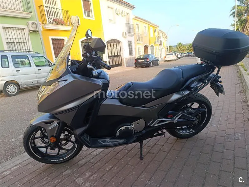 Honda Integra 750 S – Vista 4