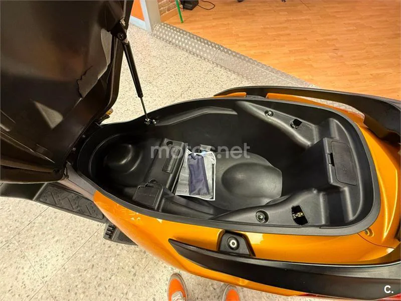 Kymco Grand Dink 300 – Vista 17