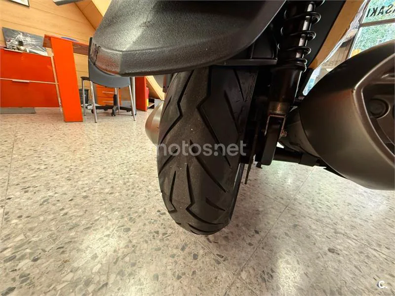 Kymco Grand Dink 300 – Vista 6