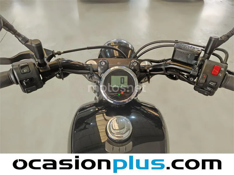 Yamaha XV 950 – Vista 10