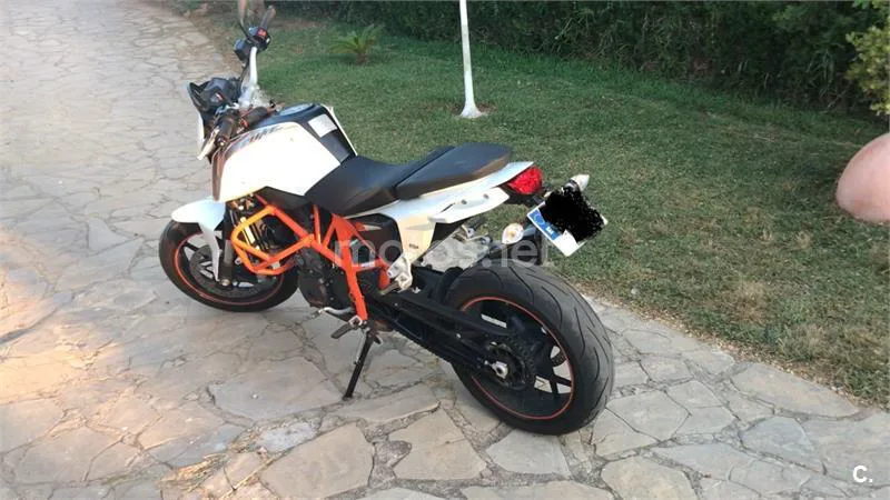 KTM 690 Duke – Vista 2