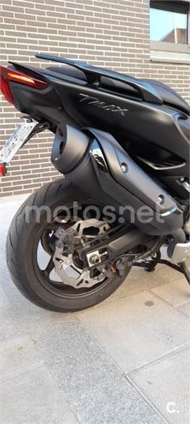 Yamaha TMAX 560 – Vista 4