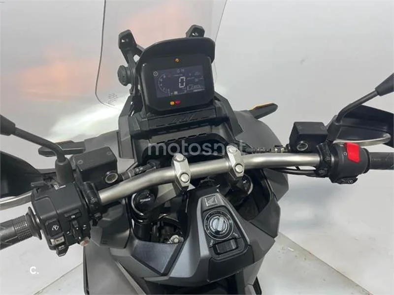 Honda ADV 350 – Vista 7