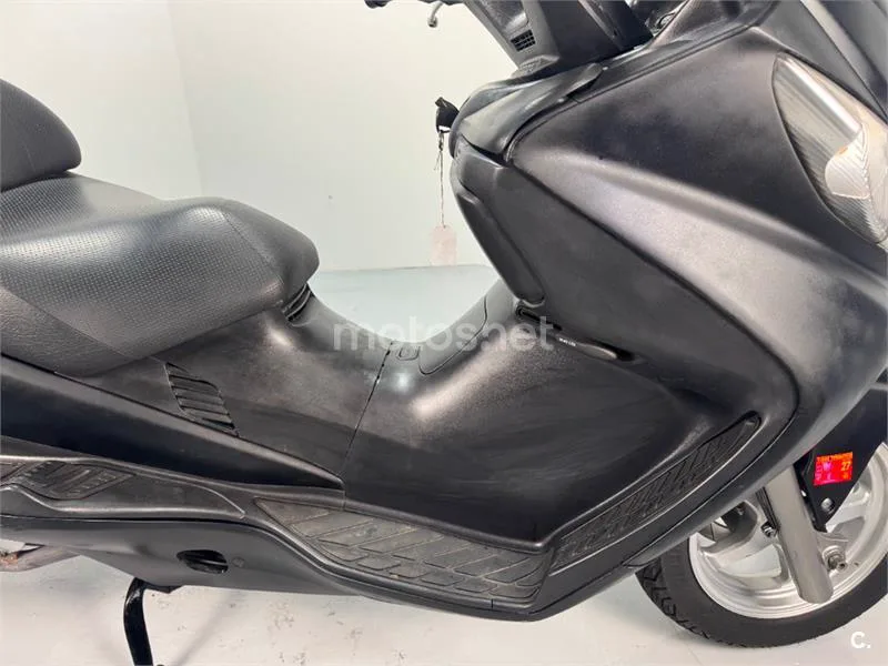 Suzuki Burgman 400 – Vista 6