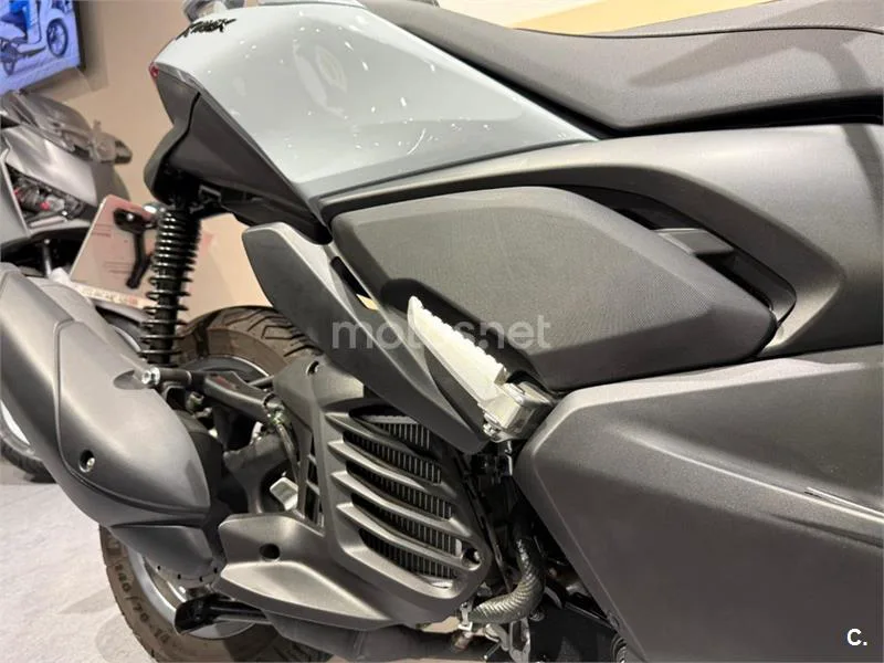 Yamaha XMAX 125 – Vista 13