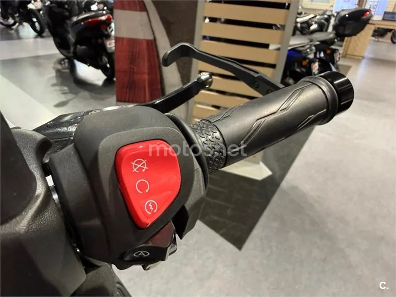 Yamaha XMAX 125 – Vista 9