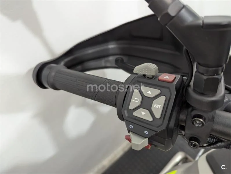 Voge 900 DSX – Vista 9