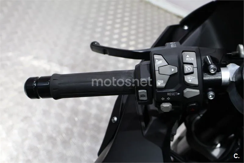 Kawasaki Ninja ZX-10R – Vista 8