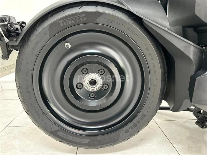 BMW CE 04 – Vista 13