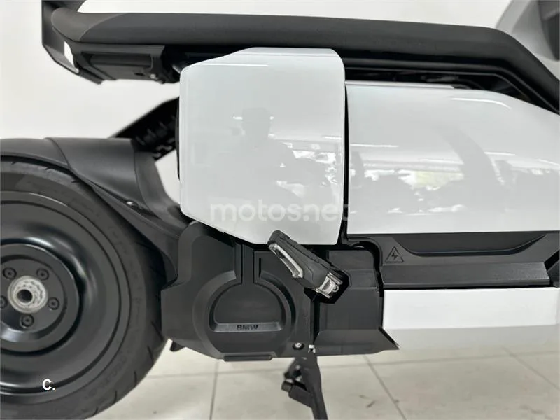 BMW CE 04 – Vista 15