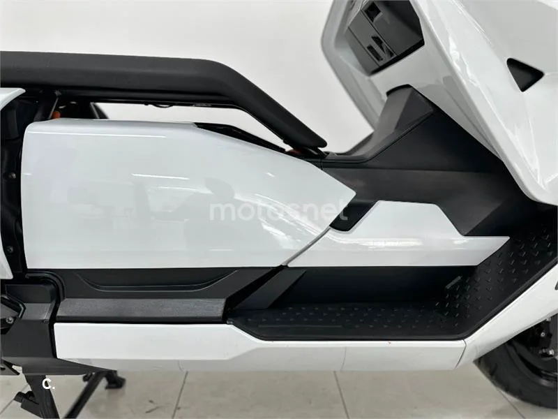 BMW CE 04 – Vista 16