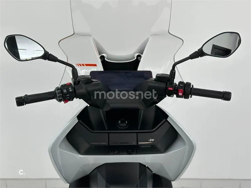 BMW CE 04 – Vista 20