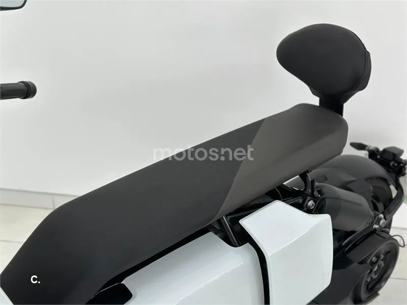 BMW CE 04 – Vista 22